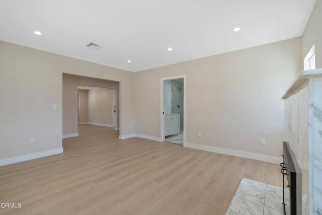Los Angeles, CA 90038,1206 Tamarind AVE
