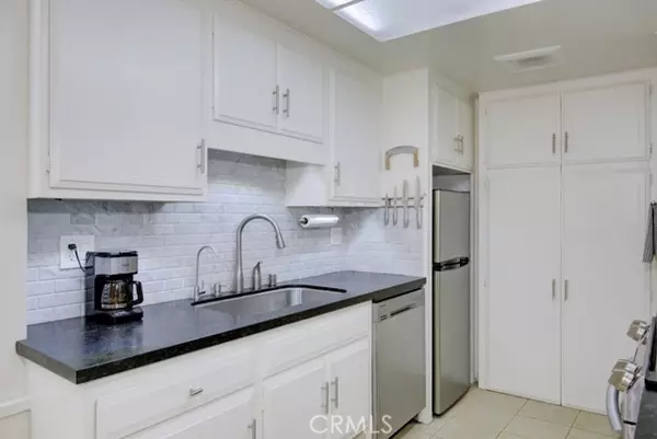 Laguna Woods, CA 92637,2276 E Via Mariposa D