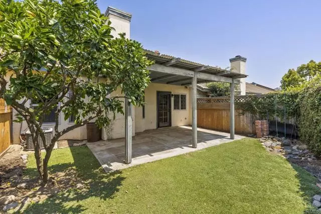 2425 Hawthorn GLN, Escondido, CA 92027
