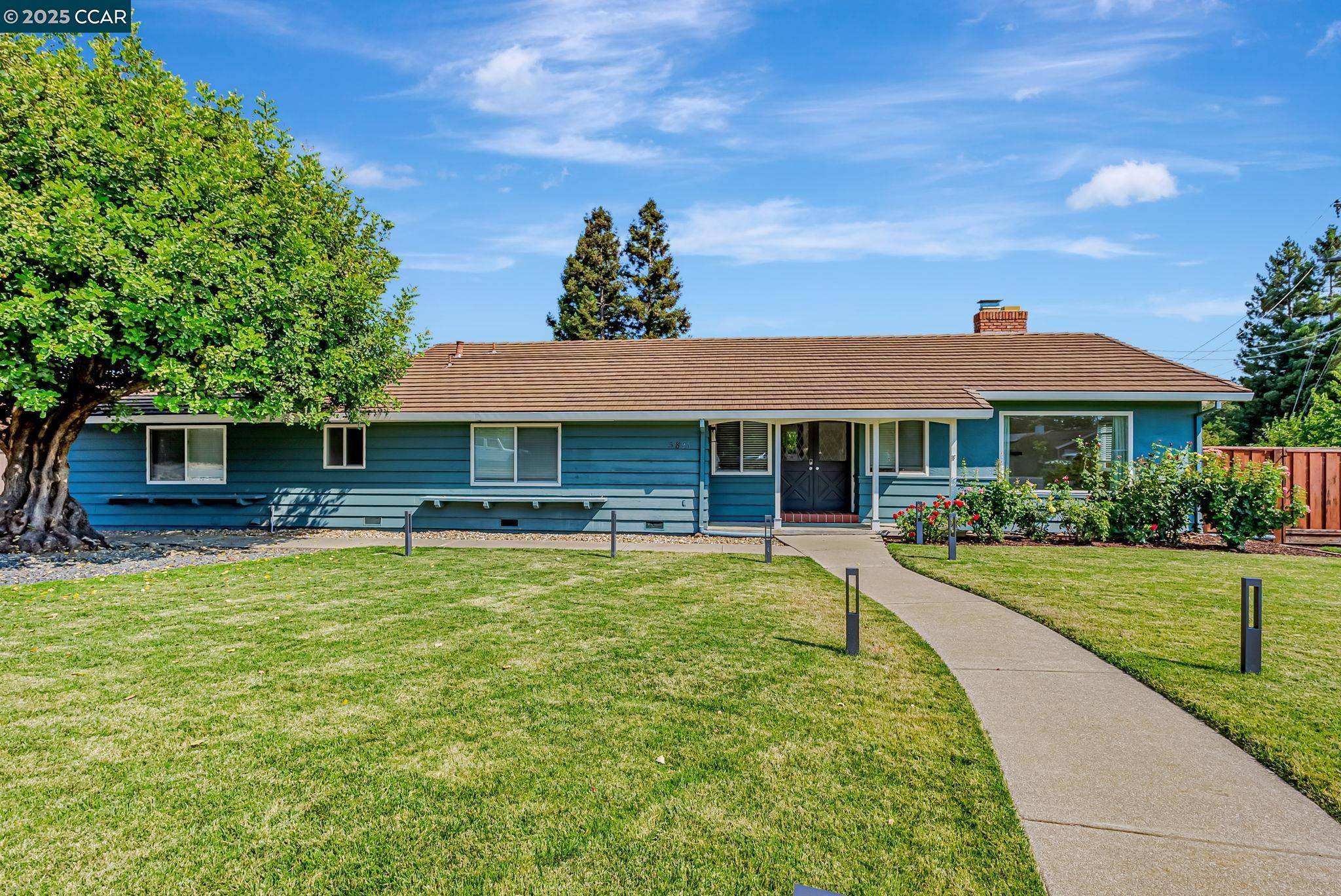 5891 Caulfield Dr, Clayton, CA 94517
