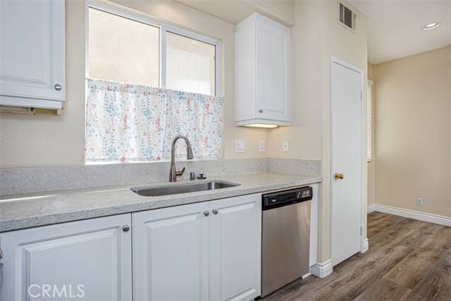 Irvine, CA 92606,77 Saint James