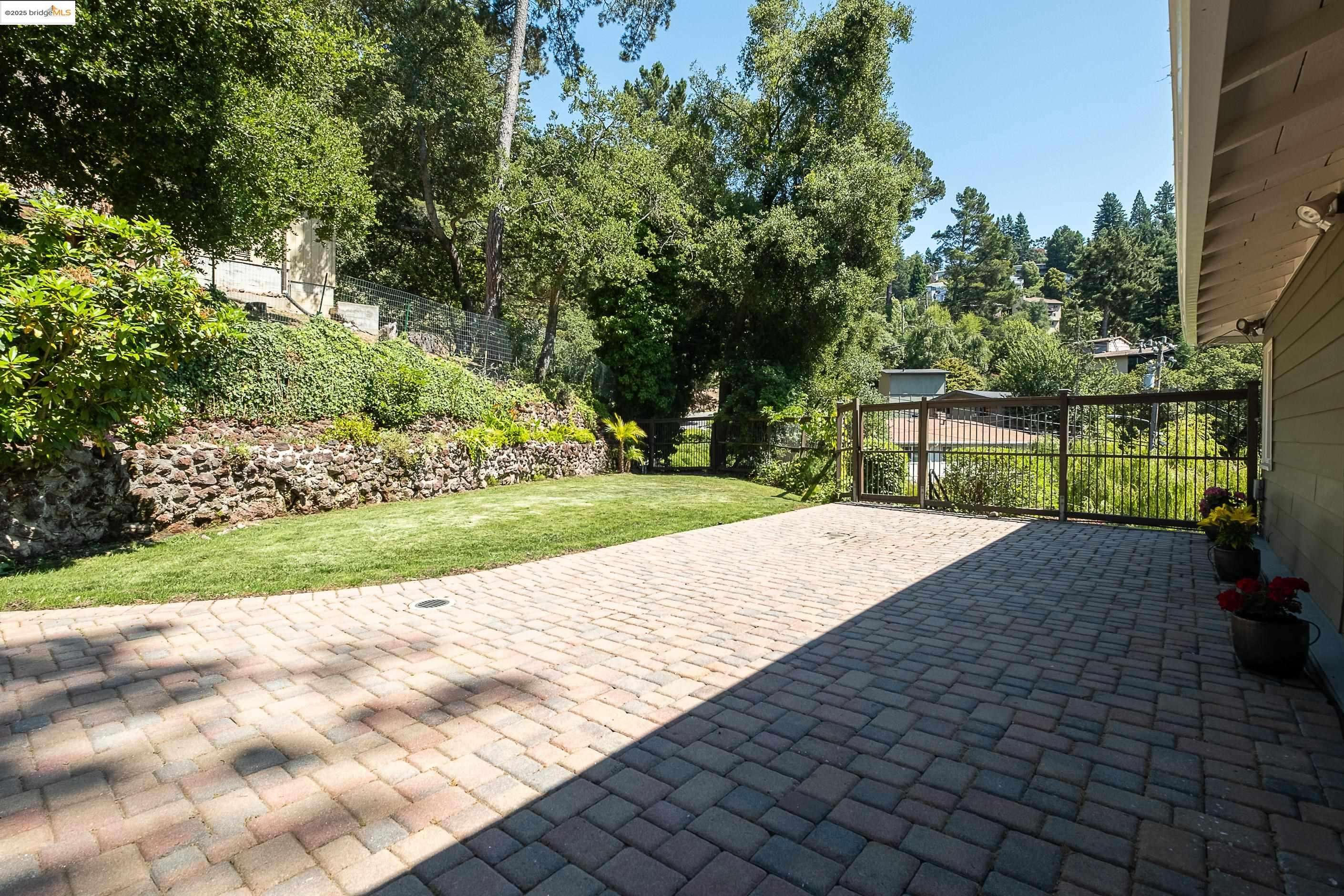Oakland, CA 94611,6537 Aitken Dr