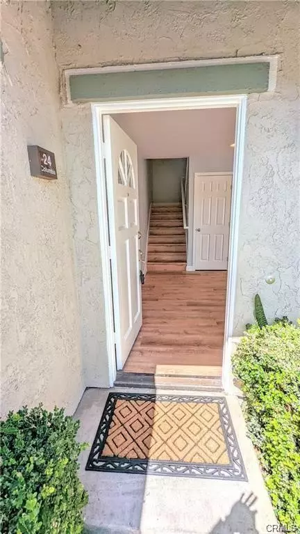 24 Columbia 20, Irvine, CA 92612