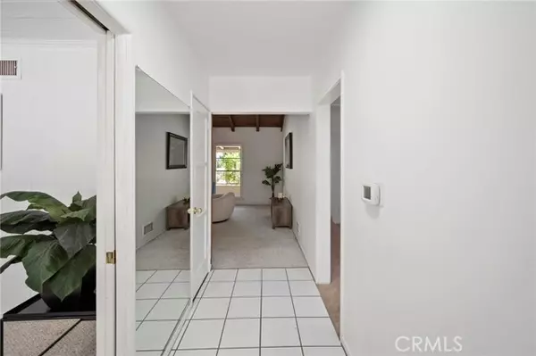 Van Nuys, CA 91406,6820 Encino AVE