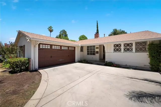 6820 Encino AVE, Van Nuys, CA 91406