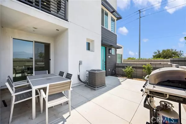 Ontario, CA 91761,3620 S Allston Paseo 8