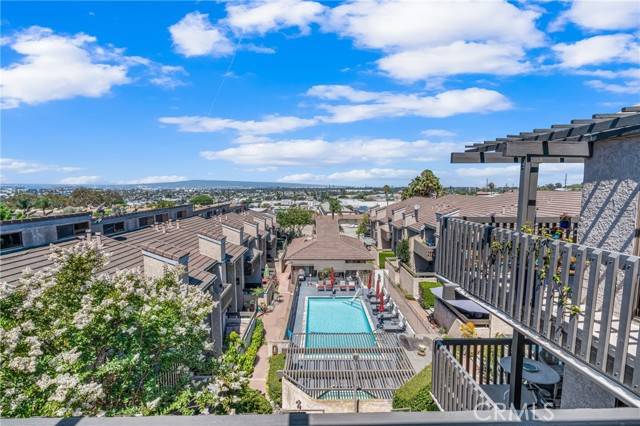 Signal Hill, CA 90755,2298 Rose 403