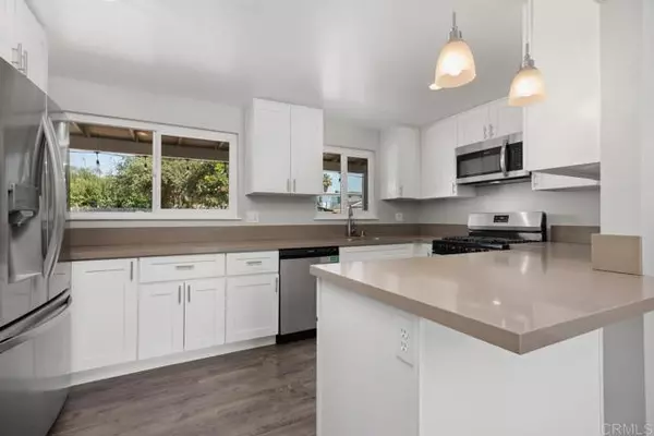 Escondido, CA 92027,2333 Scott WAY
