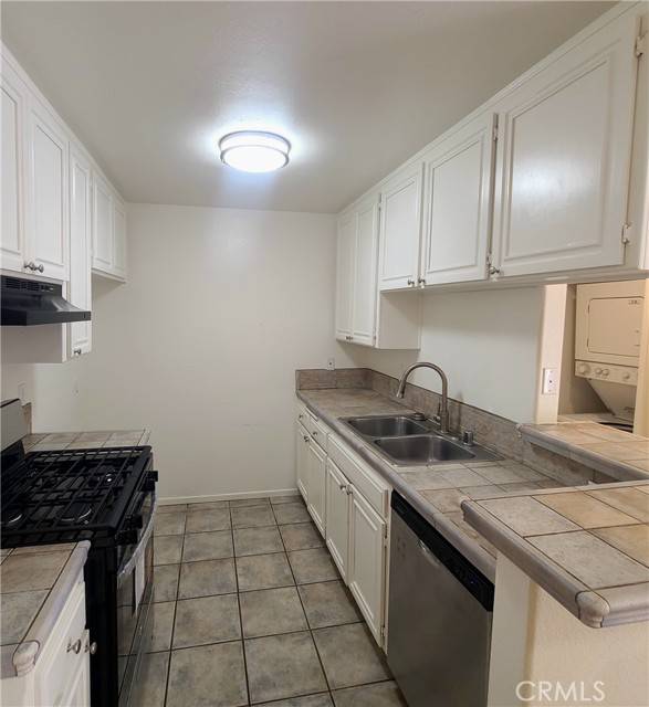 Sherman Oaks, CA 91403,5060 Kester AVE 211