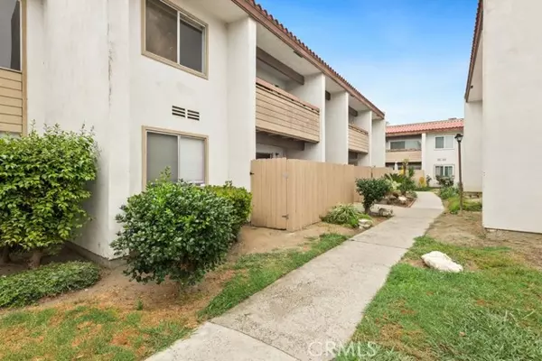 Santa Ana, CA 92704,2511 W Sunflower AVE F11