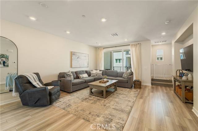 Valencia, CA 91381,27461 Viero PL