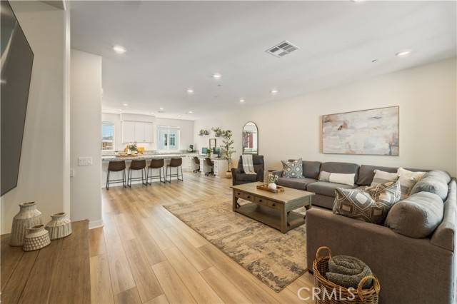 Valencia, CA 91381,27461 Viero PL