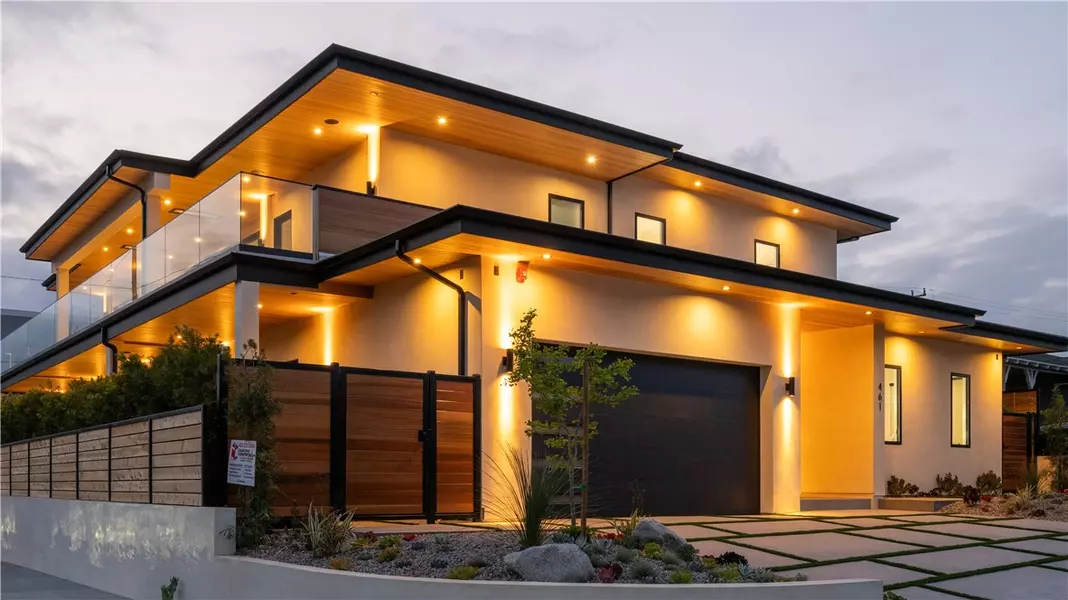 461 NW Chabela Dr., Manhattan Beach, CA 90266