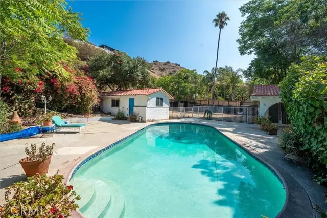9953 La Tuna Canyon RD, Sun Valley, CA 91352