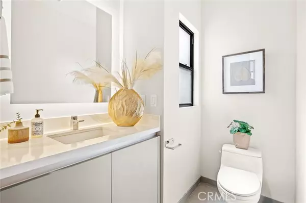 Tarzana, CA 91356,18719 Redwing ST