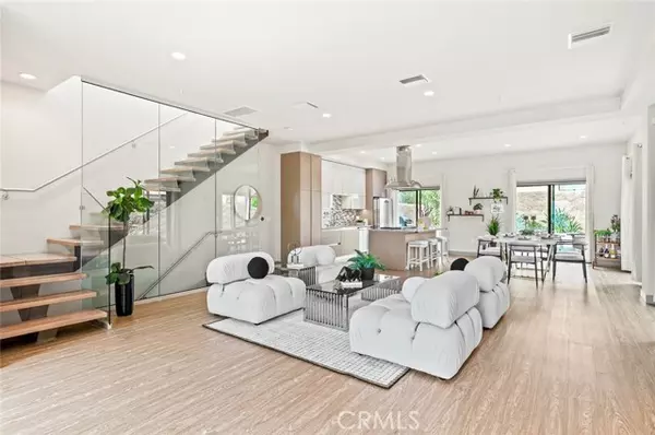 Tarzana, CA 91356,18719 Redwing ST