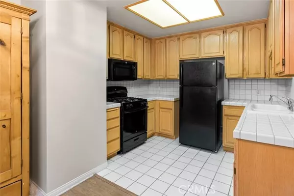 Sherman Oaks, CA 91423,4334 Colbath AVE 304