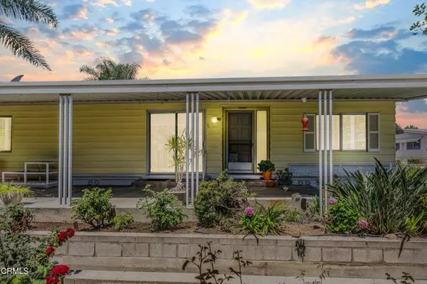 Camarillo, CA 93012,8 204 Calle Fronte 204