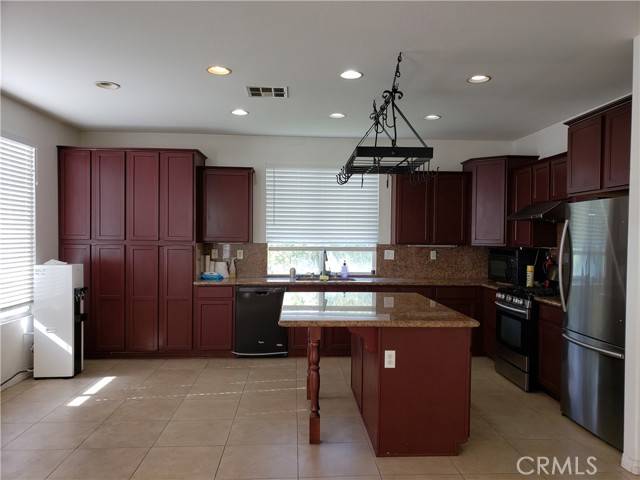 Eastvale, CA 92880,7117 Silverwood DR