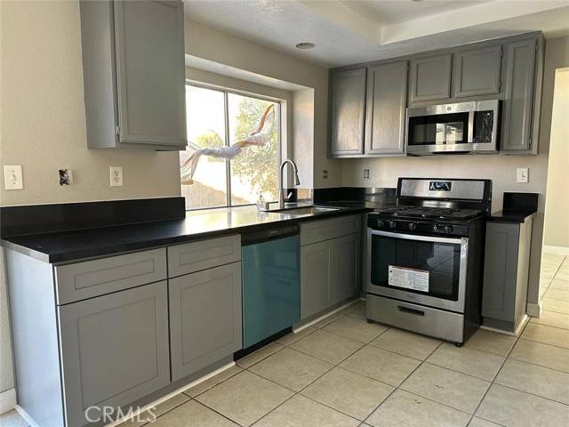 Fontana, CA 92337,15476 Old Castle RD