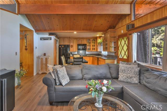 Crestline, CA 92325,1121 Chateau DR
