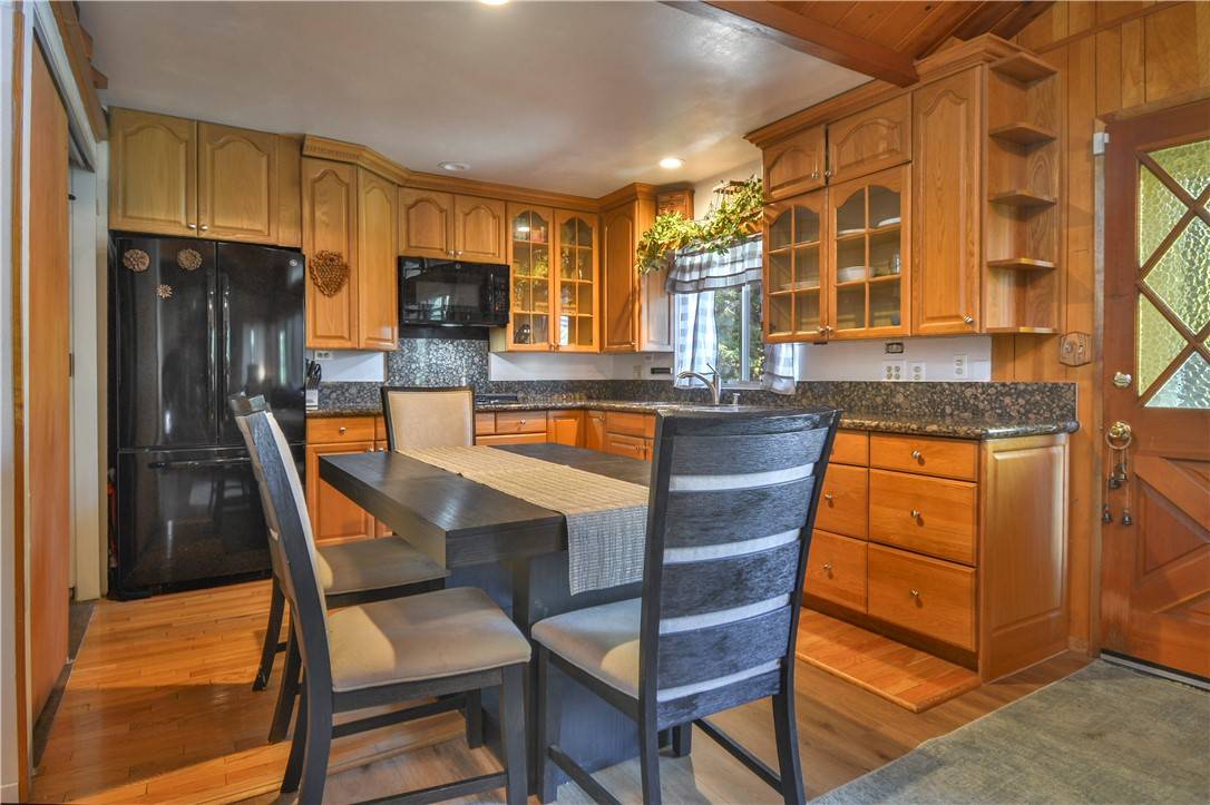 Crestline, CA 92325,1121 Chateau DR