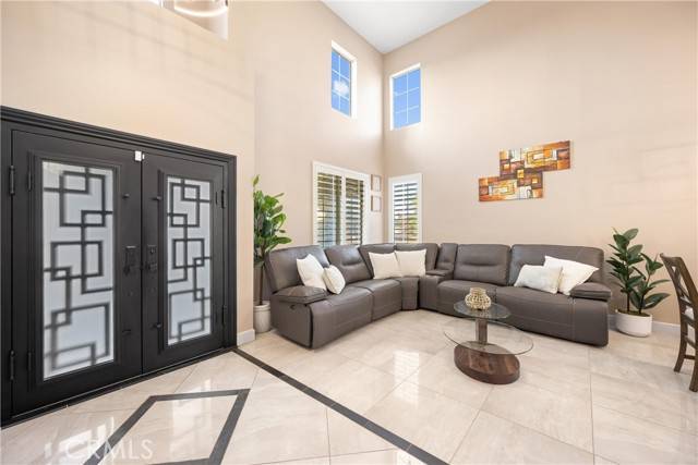 Corona, CA 92882,832 Carolina CIR