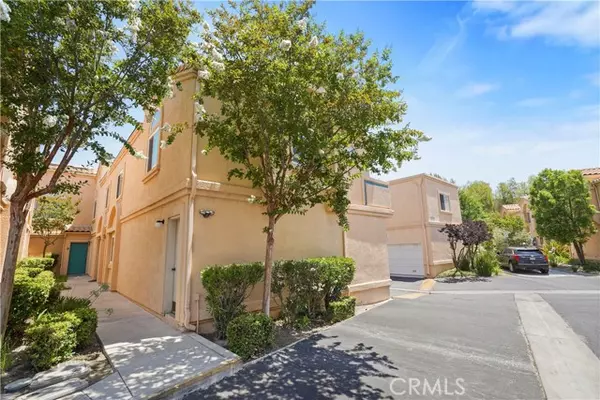 18704 Vista Del Canon E, Newhall, CA 91321