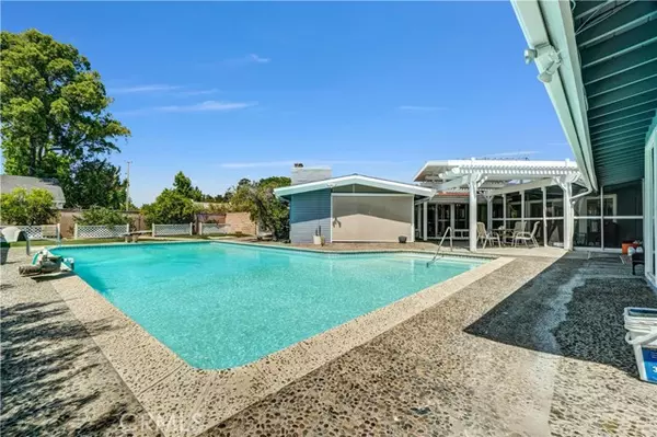 Orange, CA 92867,994 N Cleveland ST