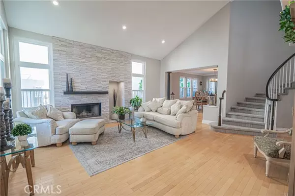 Newhall, CA 91321,23678 White Oak CT