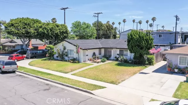 Huntington Beach, CA 92647,8172 Michael DR