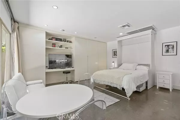 West Hollywood, CA 90069,8787 Shoreham DR B4