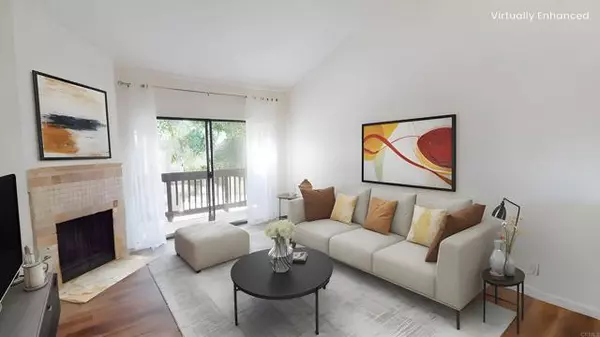 La Jolla, CA 92037,8340 Via Sonoma F