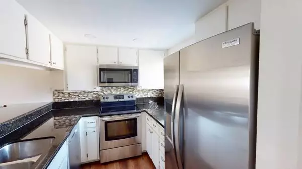 La Jolla, CA 92037,8340 Via Sonoma F
