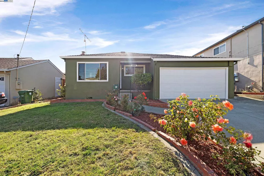 19077 Gliddon St, Castro Valley, CA 94546