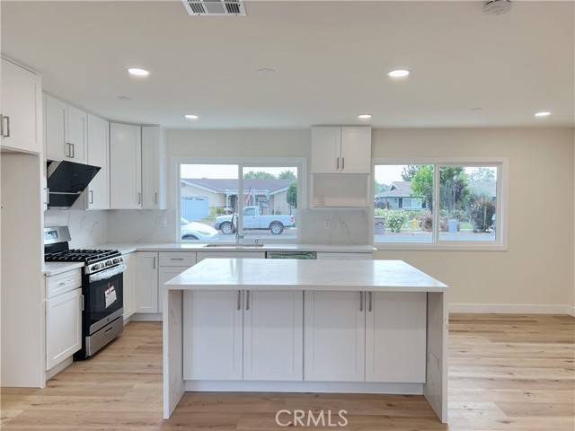 Yorba Linda, CA 92886,5261 Raintree ST