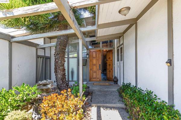 3474 Bridle Dr, Hayward, CA 94541