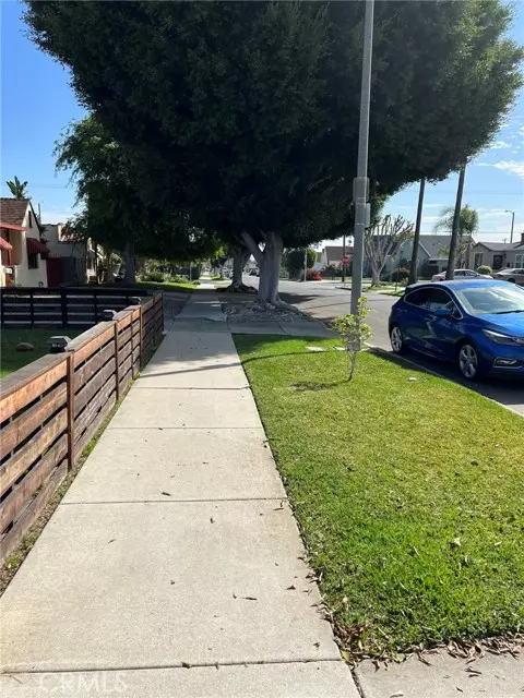 Los Angeles, CA 90047,1919 W 82nd ST