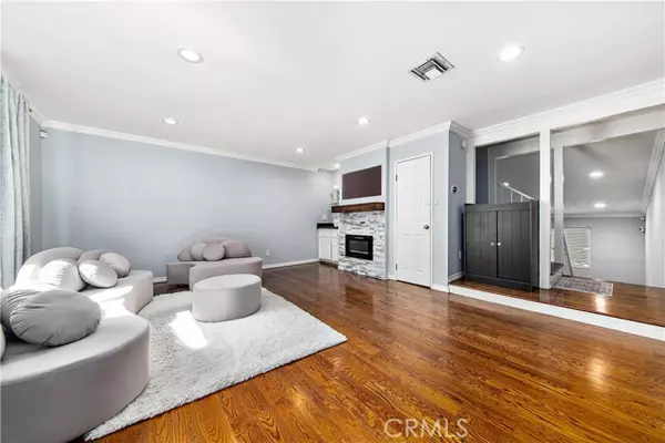 Tarzana, CA 91356,18631 Collins ST 10