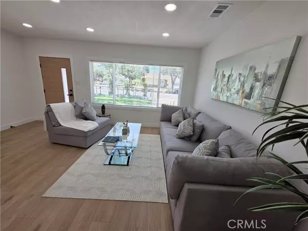 Santa Ana, CA 92703,1205 English ST