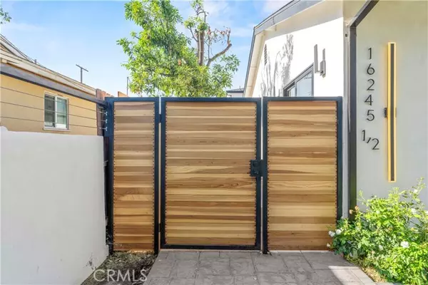 Granada Hills, CA 91344,16245 1/2 Chatsworth ST