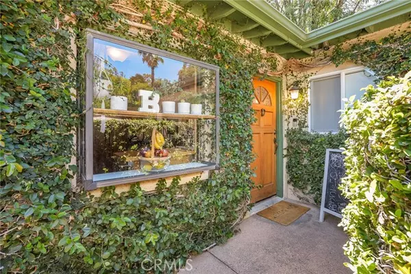 Woodland Hills, CA 91364,22232 Buena Ventura St