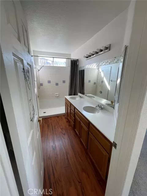 Irvine, CA 92614,6 Latina