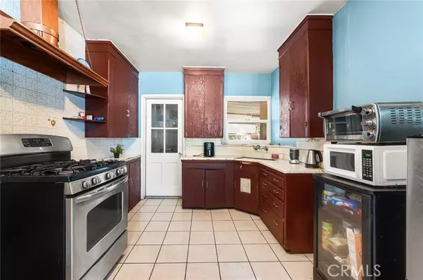 San Fernando, CA 91340,626 Omelveny AVE