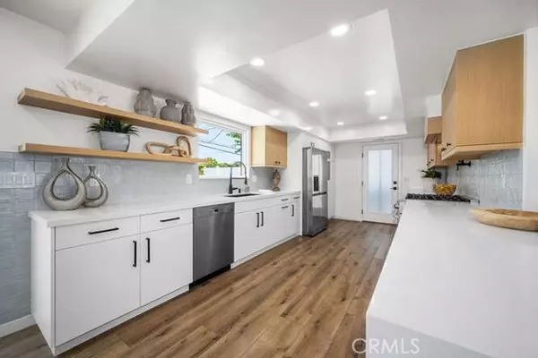 Los Alamitos, CA 90720,3221 Copa De Oro DR