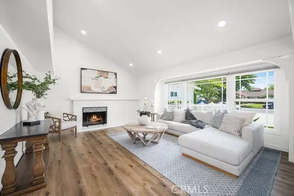 3221 Copa De Oro DR, Los Alamitos, CA 90720