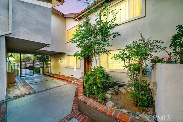 Tarzana, CA 91356,18619 Collins ST F35