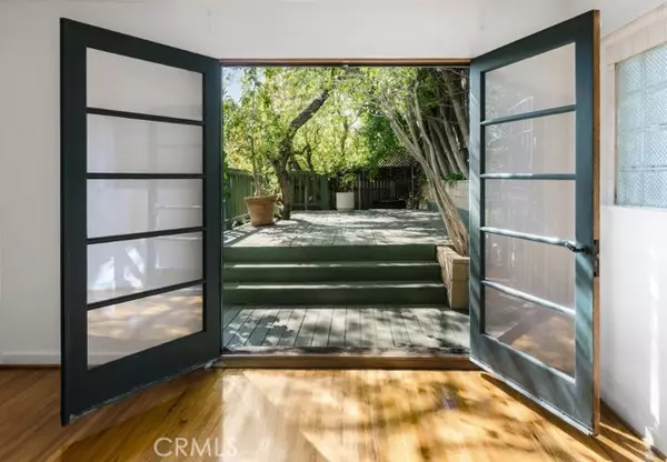 2174 Beachwood, Los Angeles, CA 90068