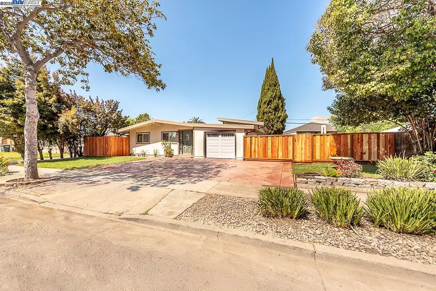 697 Lakewood Dr, Sunnyvale, CA 94089