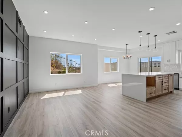 Sylmar, CA 91342,12519 Haleh LN
